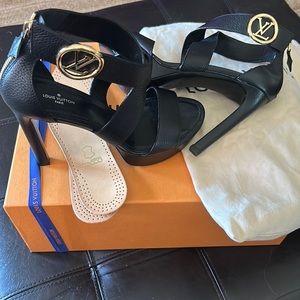 Louis Vuitton - Paris - Black Horizon Platform Sandals